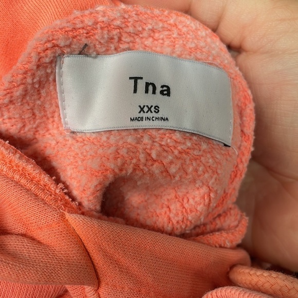 TNA Aritizia Cropped Hoodie Sweatshirt Coral Orange 🍊 Peach 🍑 - Picture 16 of 16